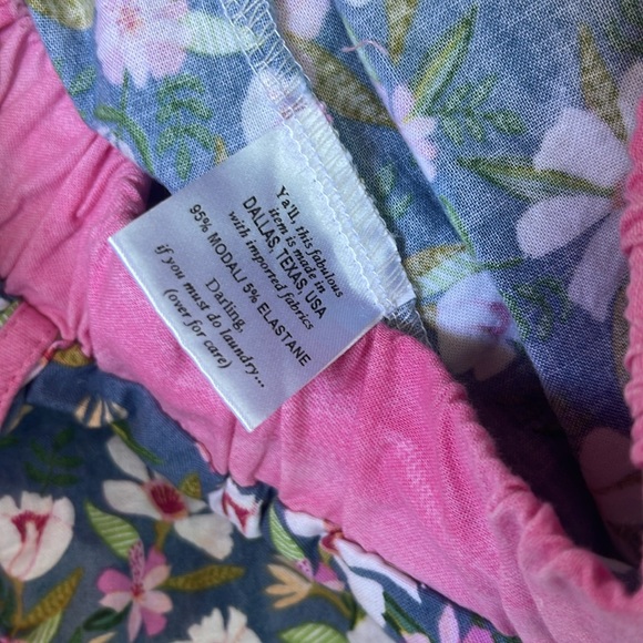 Iza Pearl Short Shorts - Picture 4 of 5